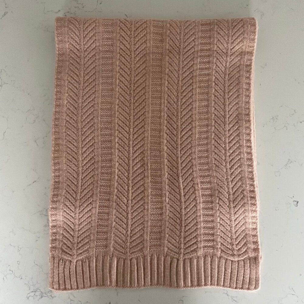 Love & Lore Chunky Cozy Cable Knit Acrylic Nylon Scarf/Wrap Soft Pink Sz OS - Picture 1 of 8